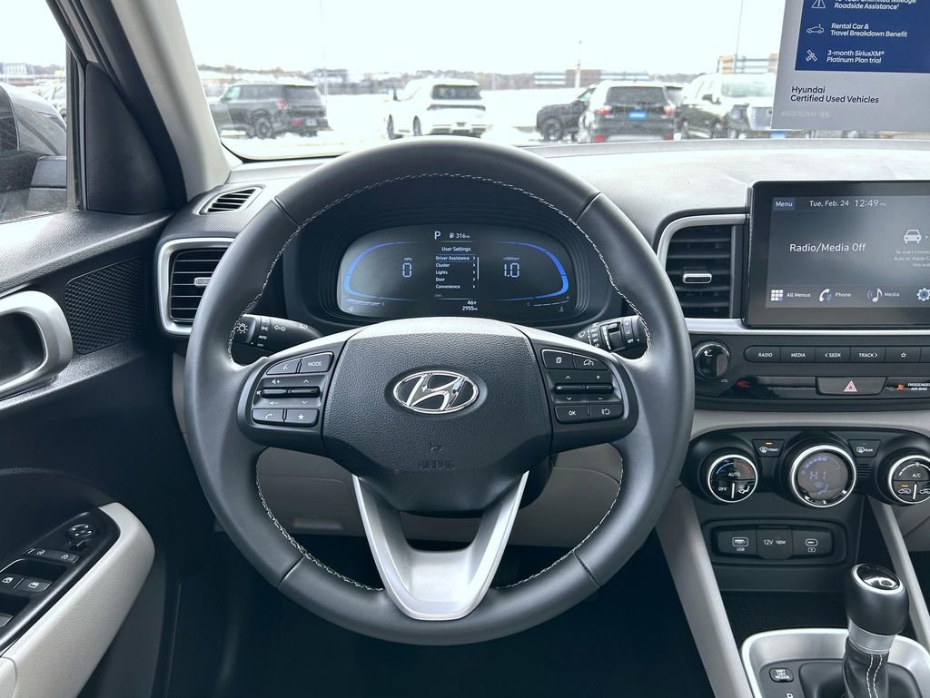 Used 2025 Hyundai Venue SEL image 11