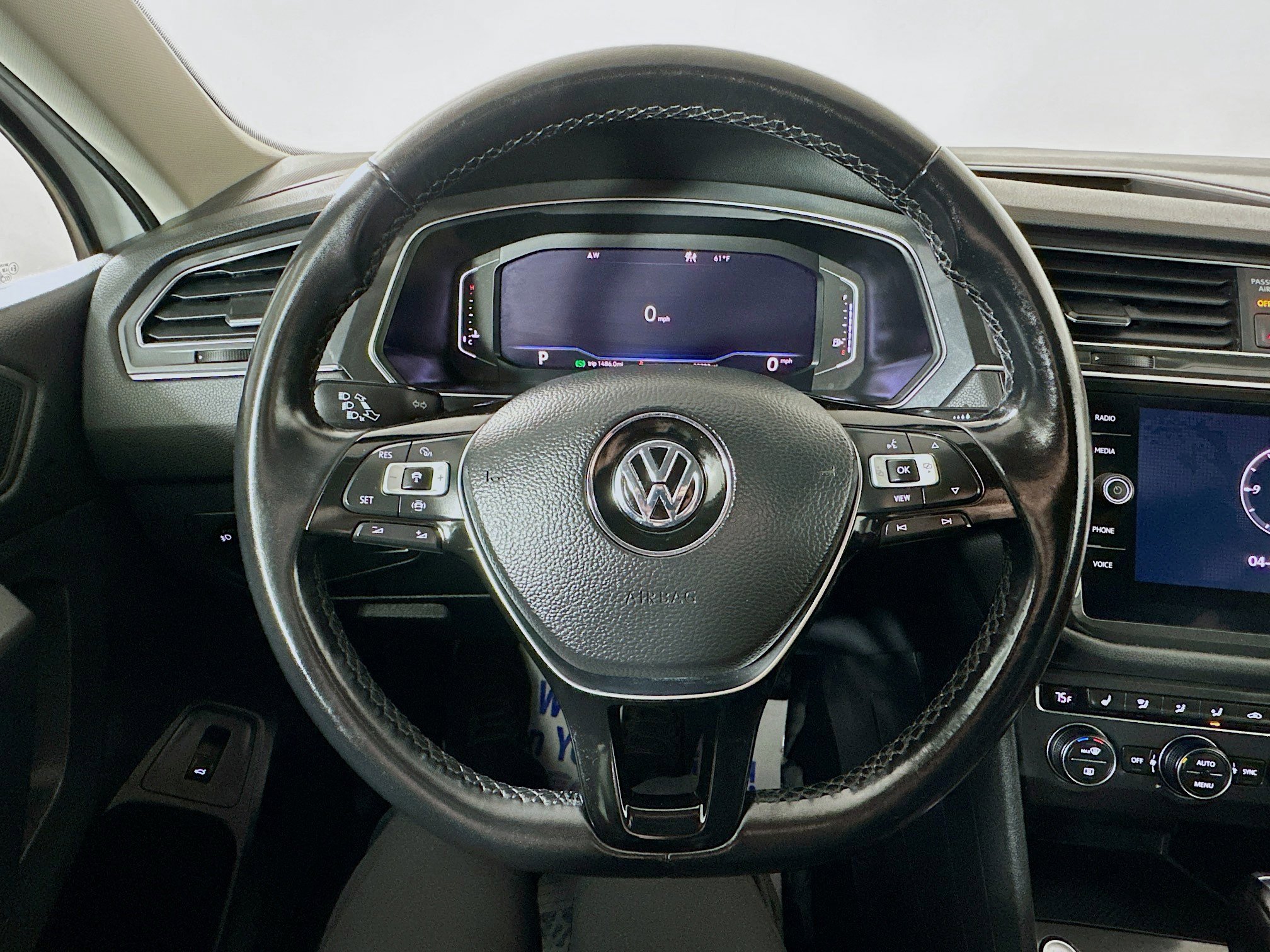 Used 2019 Volkswagen Tiguan SEL image 11
