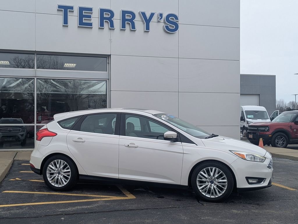 Used 2017 Ford Focus Titanium image 2