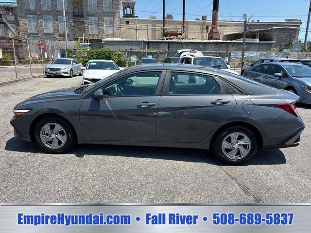 Used 2024 Hyundai Elantra SE FWD image 2