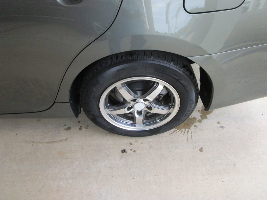 Used 2012 Toyota Camry L image 9