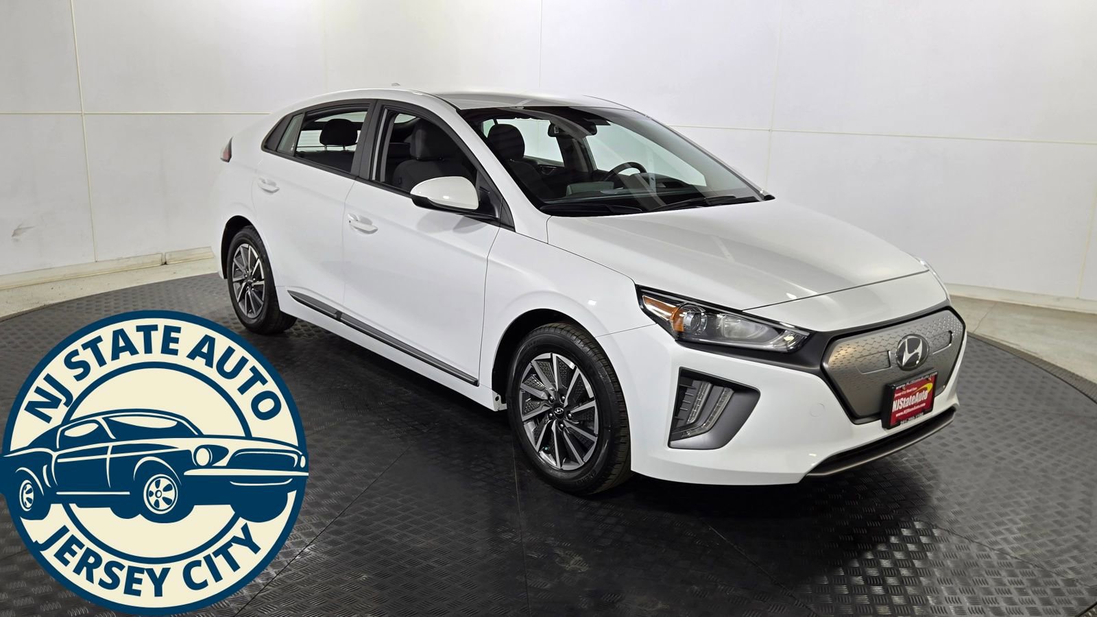 Used 2021 Hyundai Ioniq SE FWD image 1