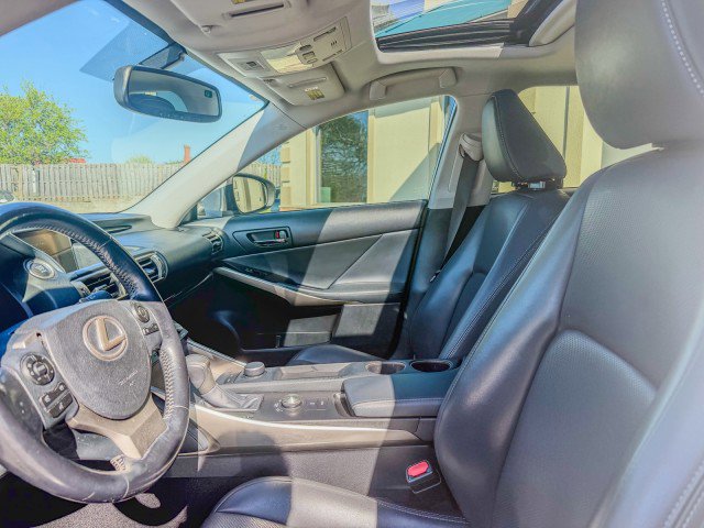 Used 2016 Lexus IS 200t image 5