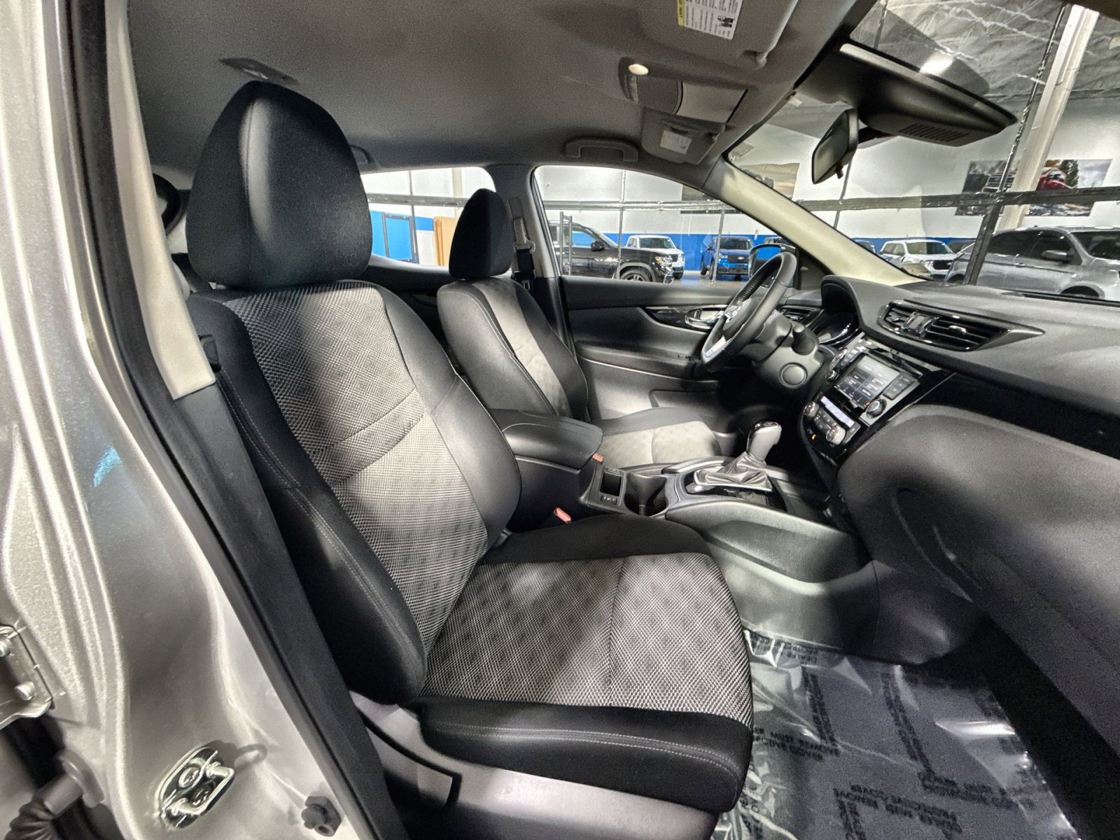 Used 2022 Nissan Rogue Sport SV image 36