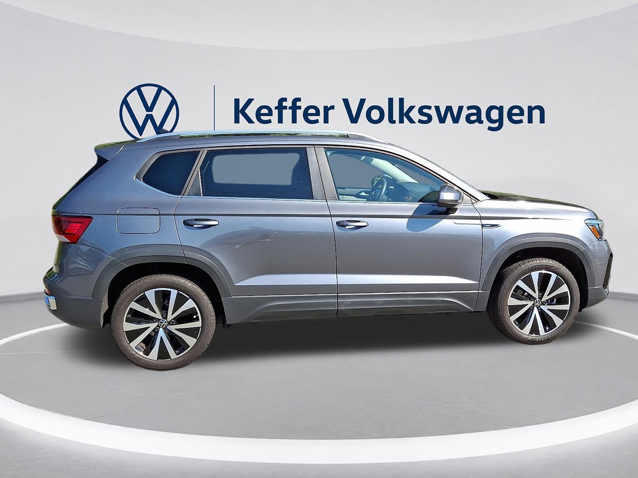 Certified 2023 Volkswagen Taos SE FWD image 7