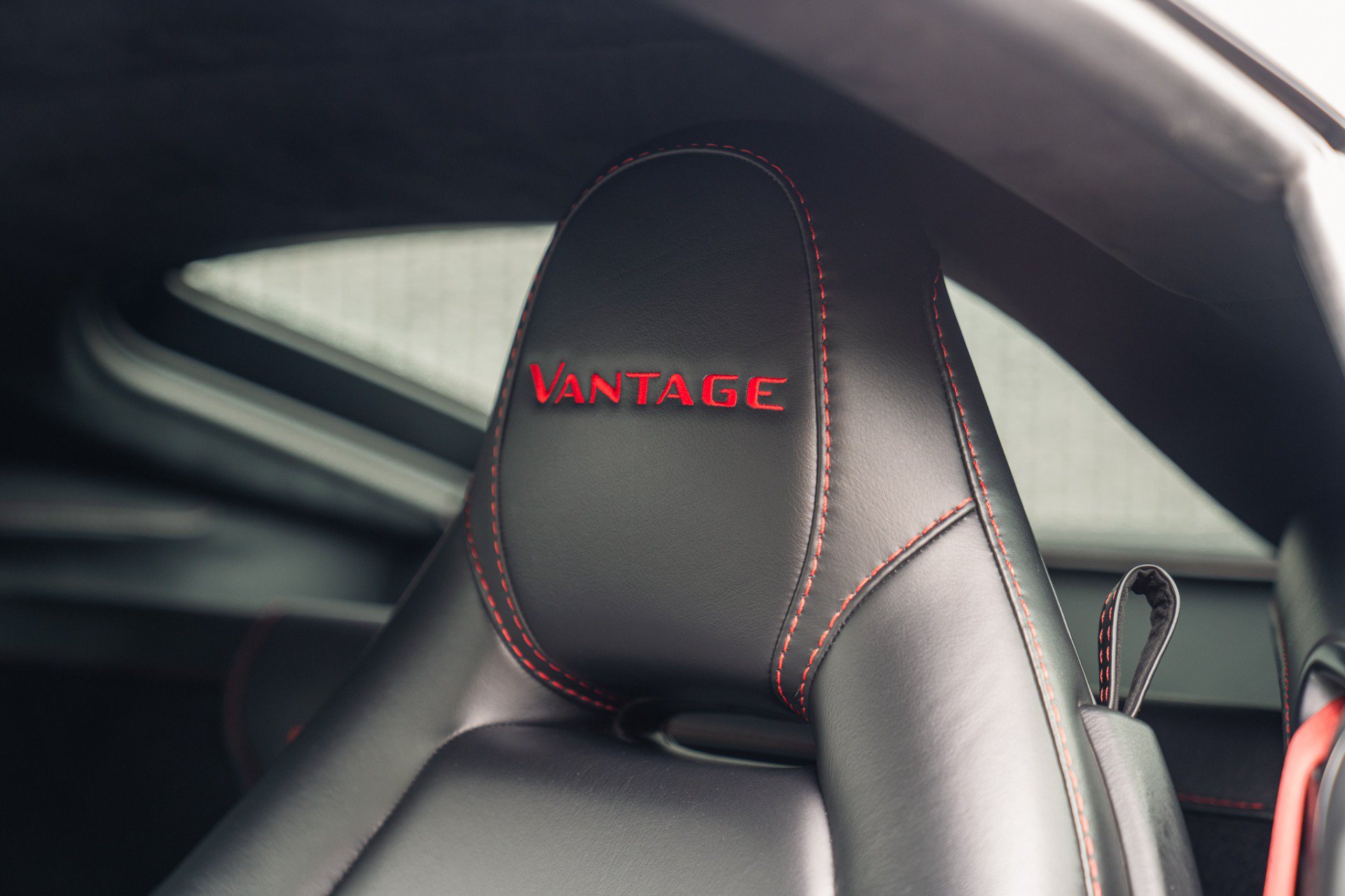 Used 2019 Aston Martin V8 Vantage Coupe RWD image 37