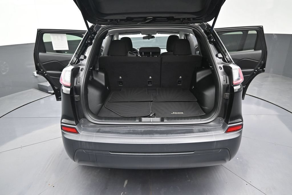 Used 2019 Jeep Cherokee Latitude w/ Popular Appearance Group FWD image 11