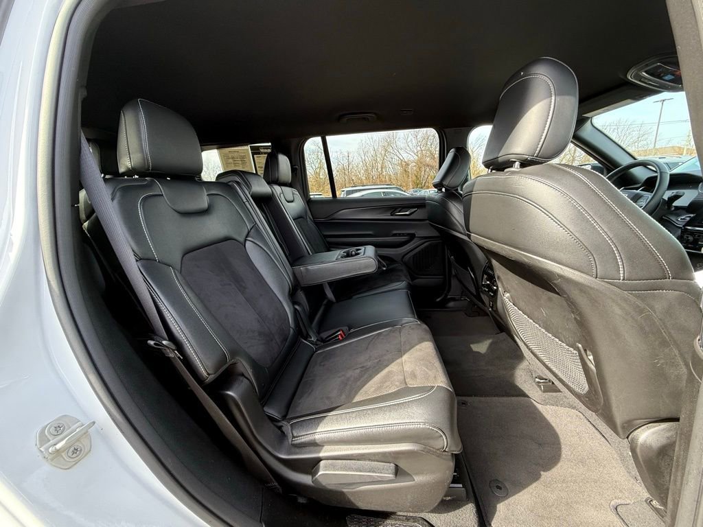 Used 2024 Jeep Grand Cherokee L Laredo image 40