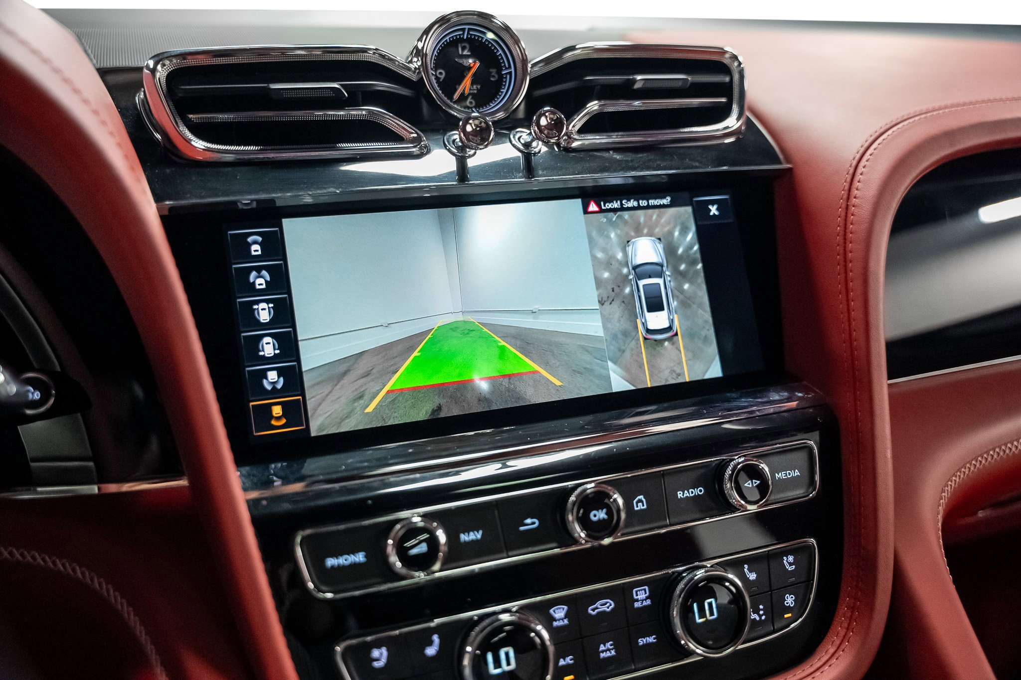 Used 2022 Bentley Bentayga image 41