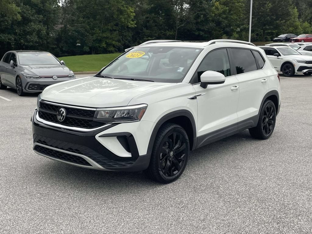 Certified 2023 Volkswagen Taos SE FWD image 3