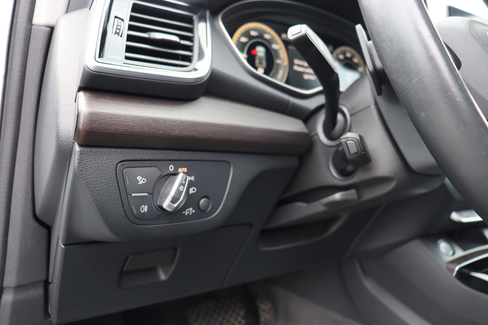 Used 2022 Audi Q5 e Premium w/ Convenience Package image 27