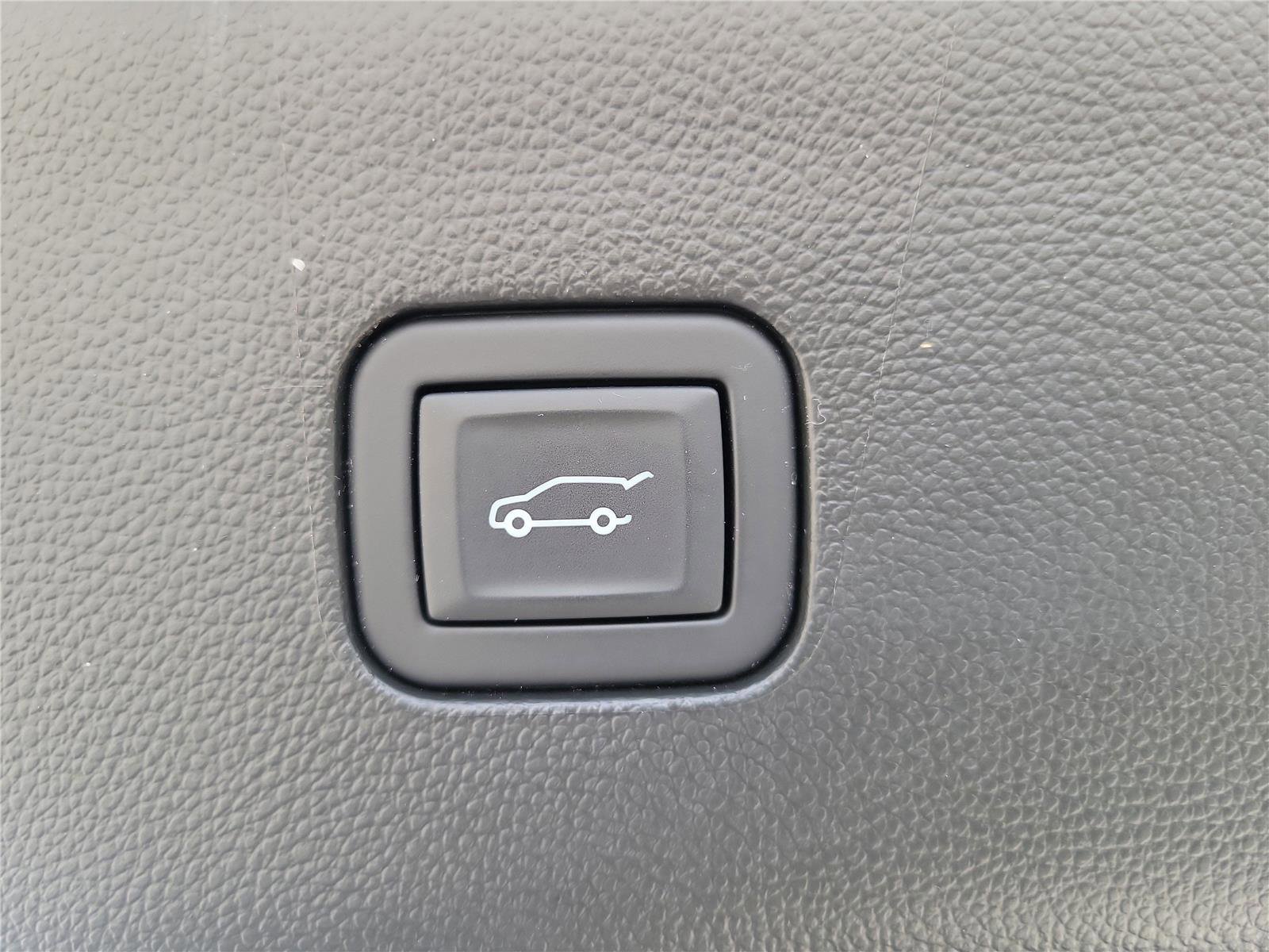 Used 2024 Buick Enclave Essence w/ Sport Touring Edition FWD image 9