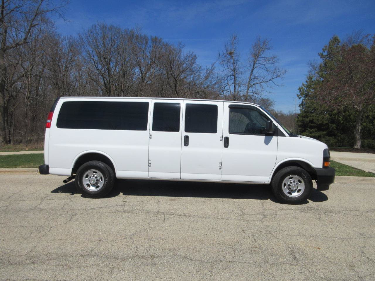 Used 2020 Chevrolet Express 2500 Extended RWD image 5