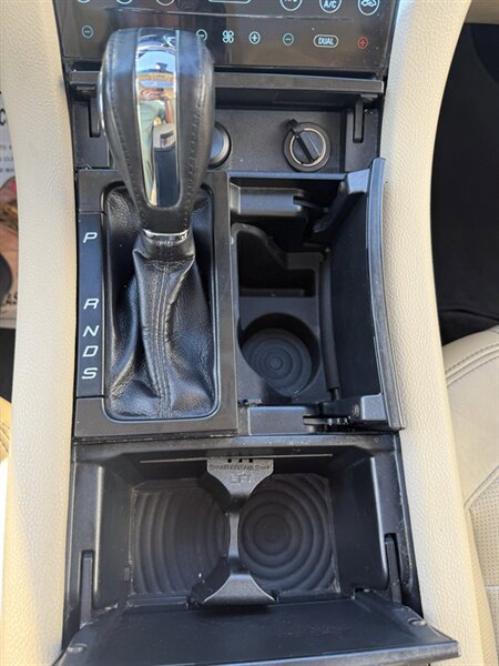 Used 2017 Ford Taurus Limited image 18