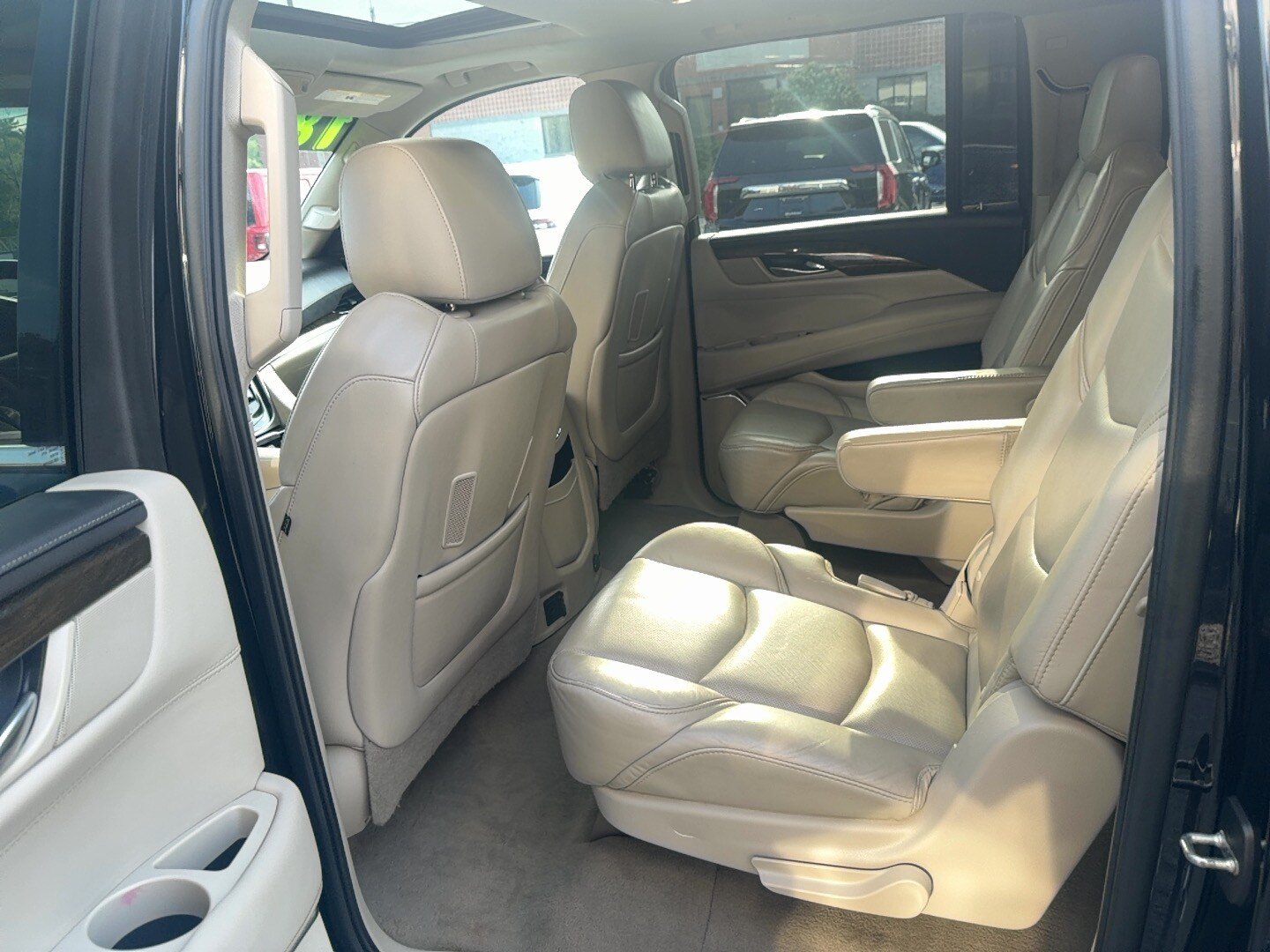 Used 2018 Cadillac Escalade ESV Luxury AWD/4WD image 13
