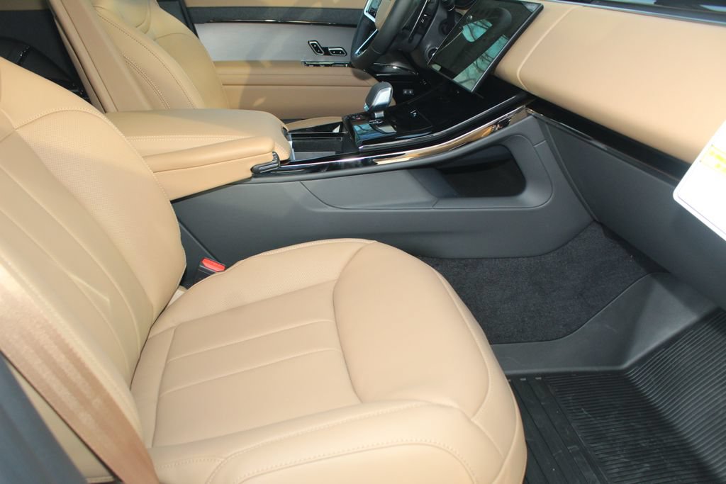 New 2026 Land Rover Range Rover Sport SE AWD/4WD image 3