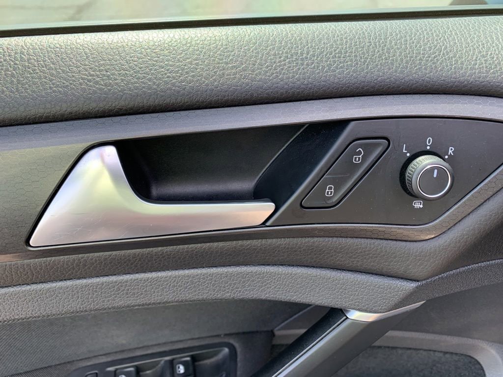 Used 2018 Volkswagen GTI SE FWD image 23