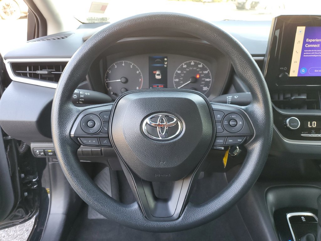 Used 2025 Toyota Corolla LE FWD image 24