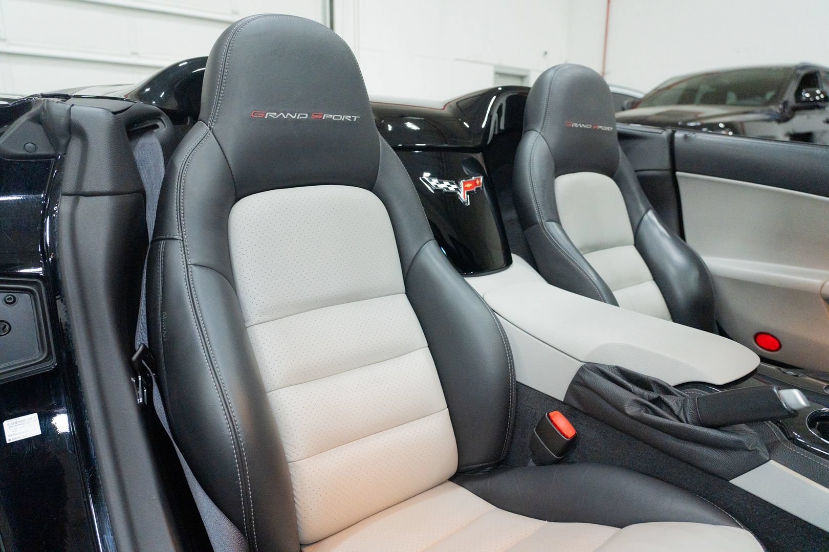 Used 2010 Chevrolet Corvette Grand Sport w/ Preferred Equipment Group RWD image 27
