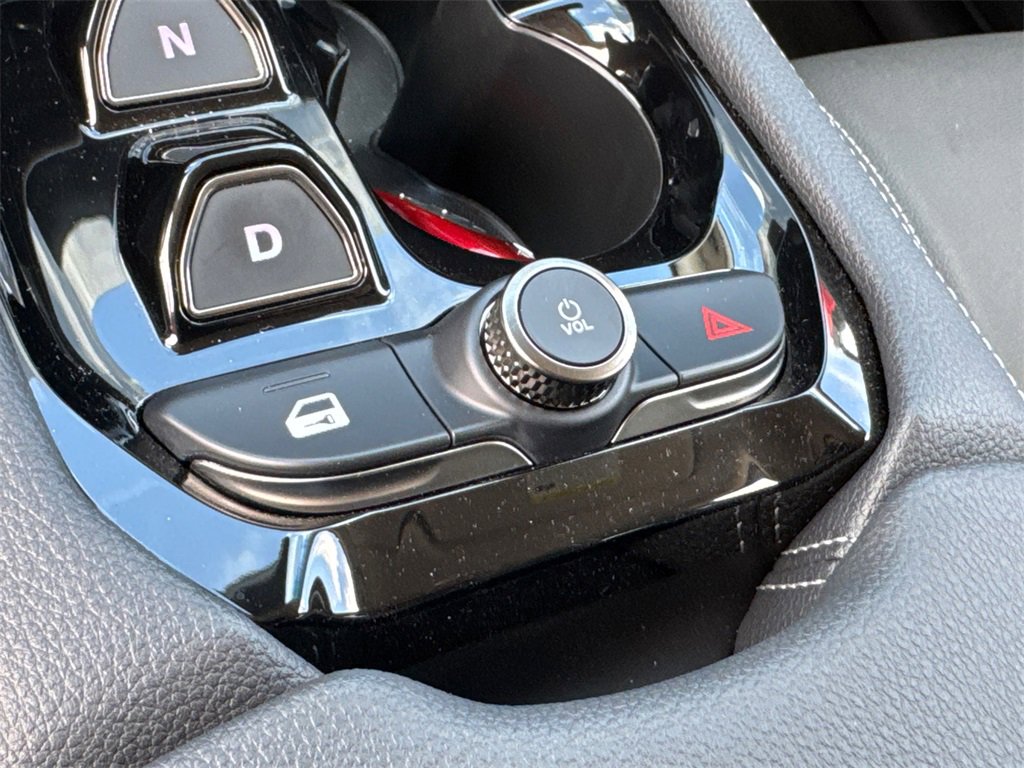 New 2025 VinFast VF 8 Eco image 29