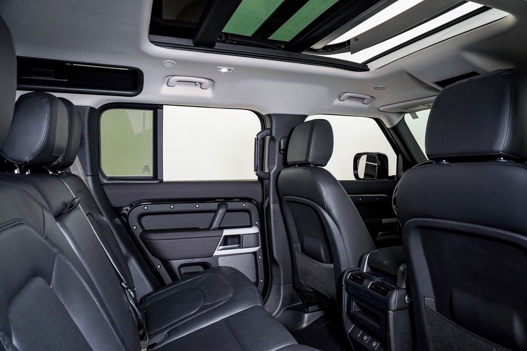Used 2024 Land Rover Defender 110 S image 21