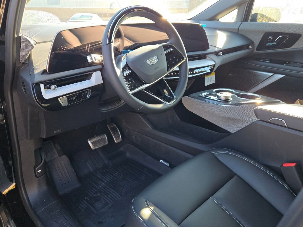 New 2026 Cadillac Optiq Luxury 1 image 22