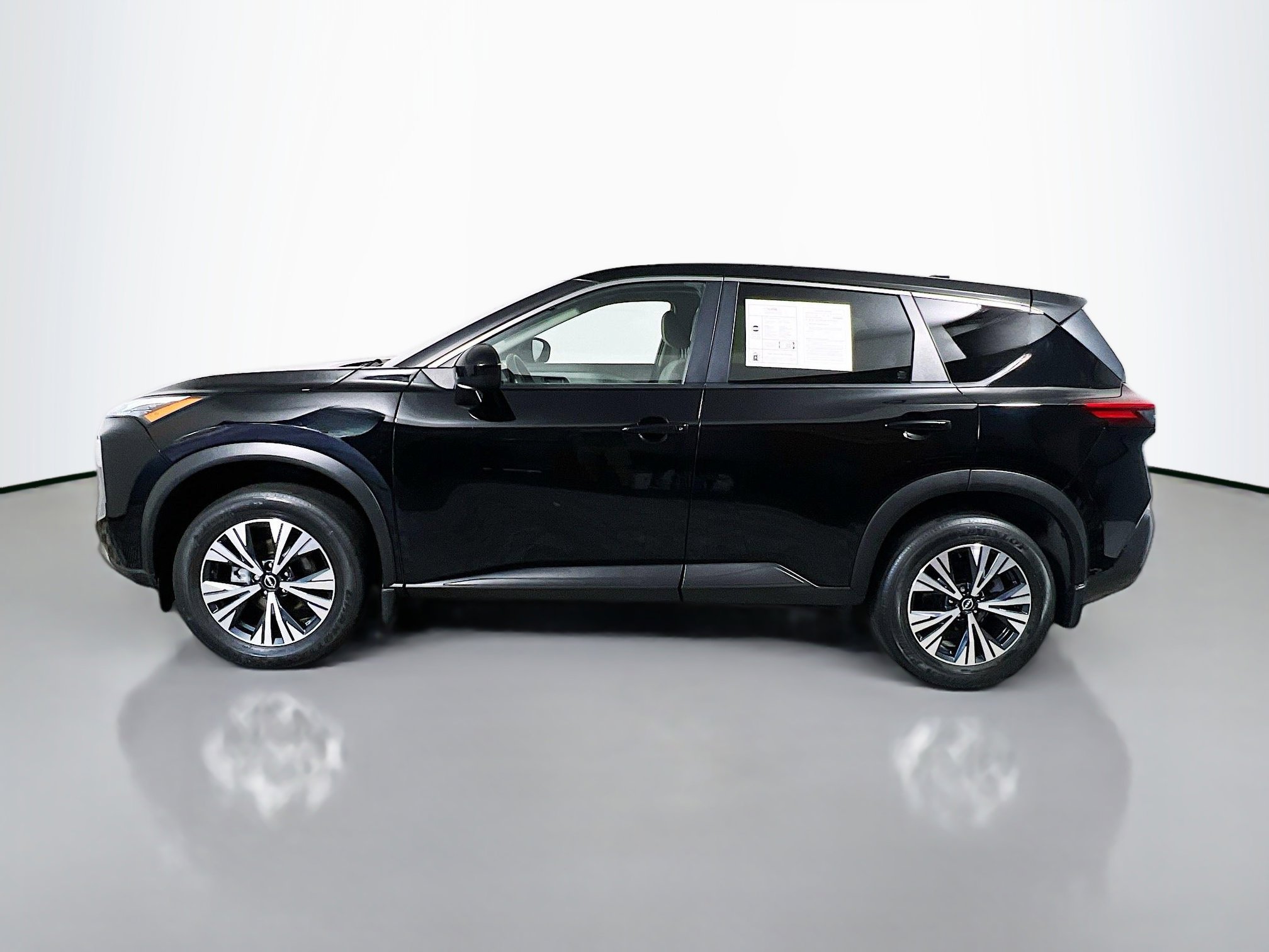 Used 2023 Nissan Rogue SV image 9
