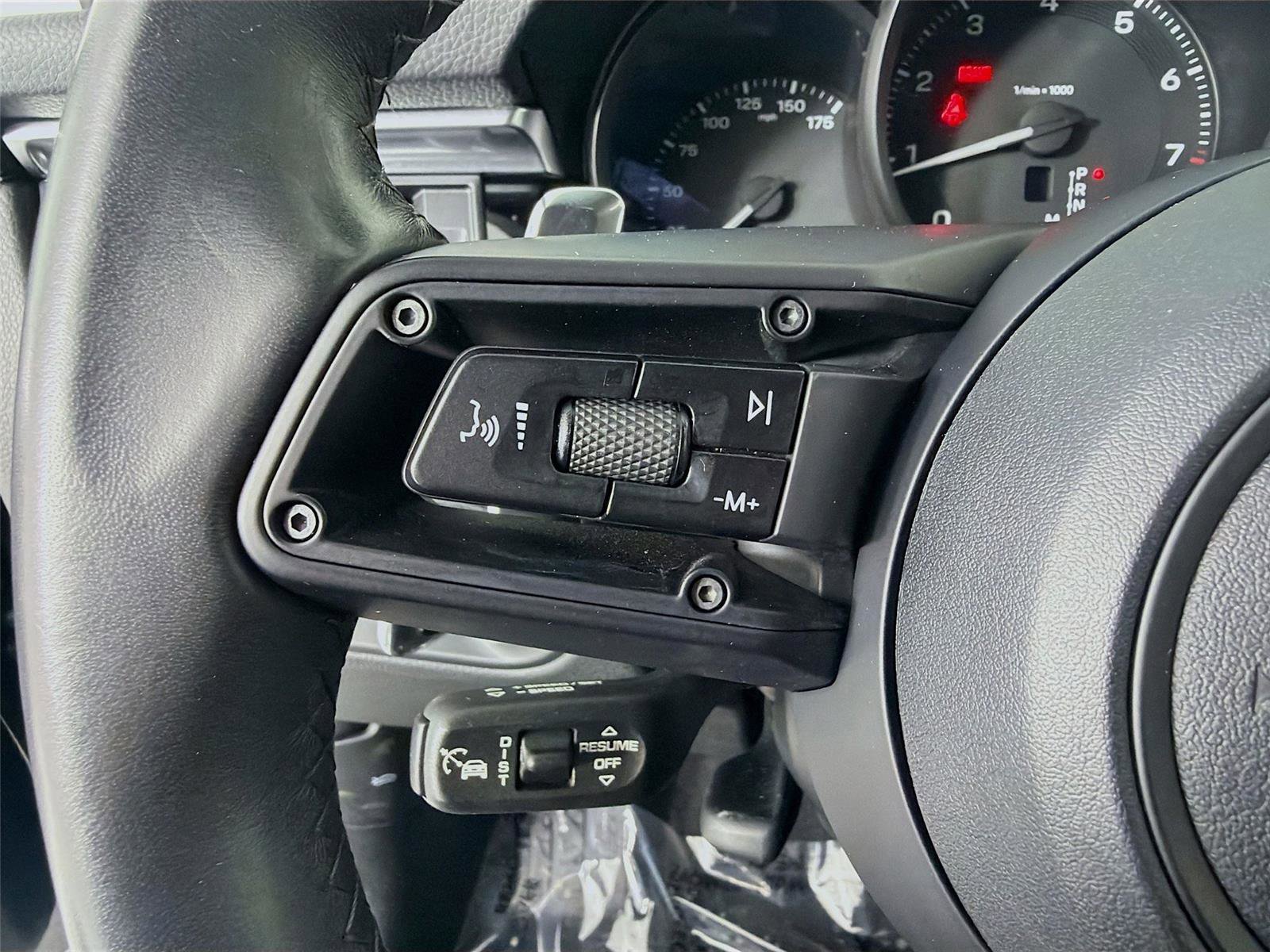 Certified 2023 Porsche Macan AWD/4WD image 12