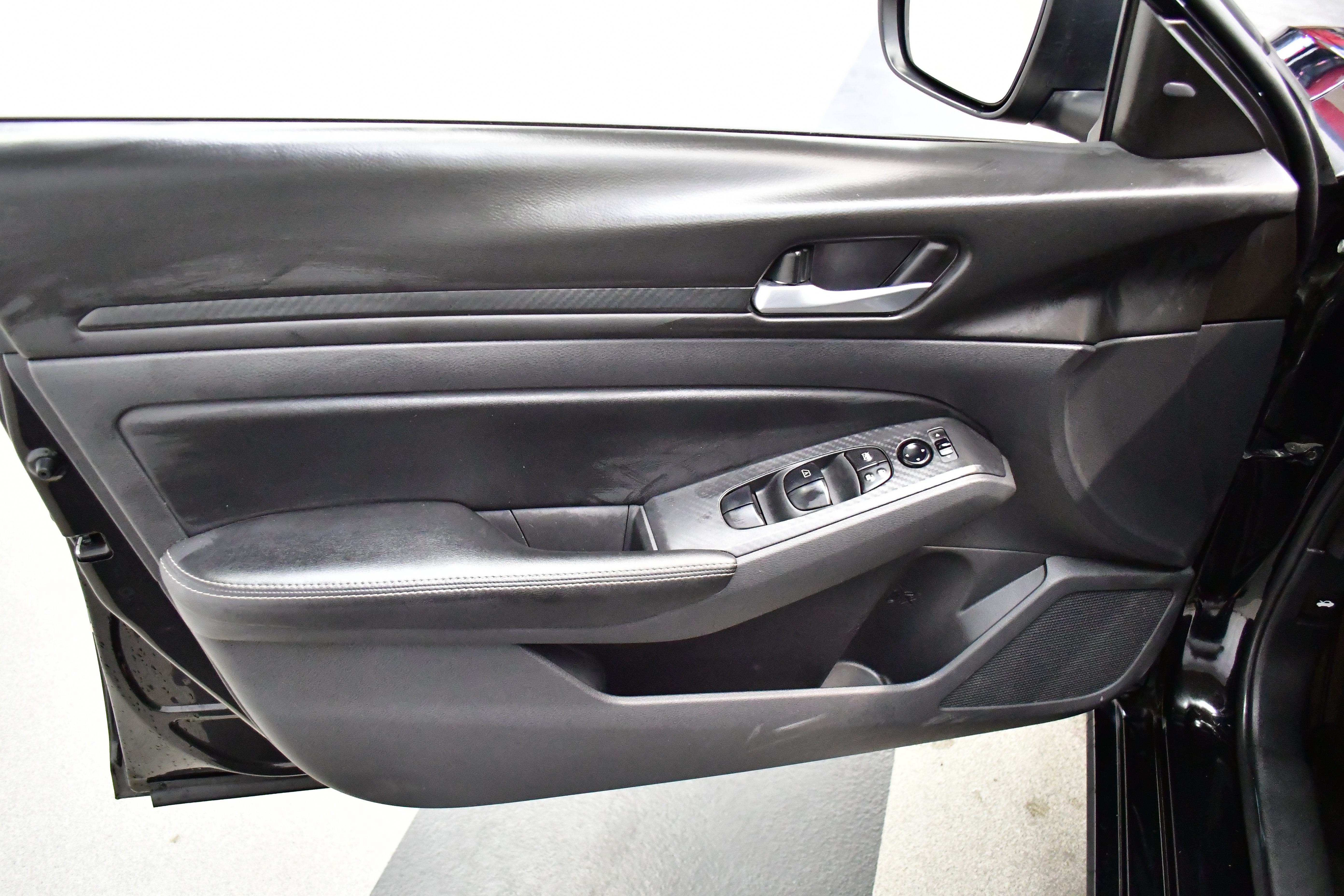 Used 2025 Nissan Altima 2.5 SV FWD image 16