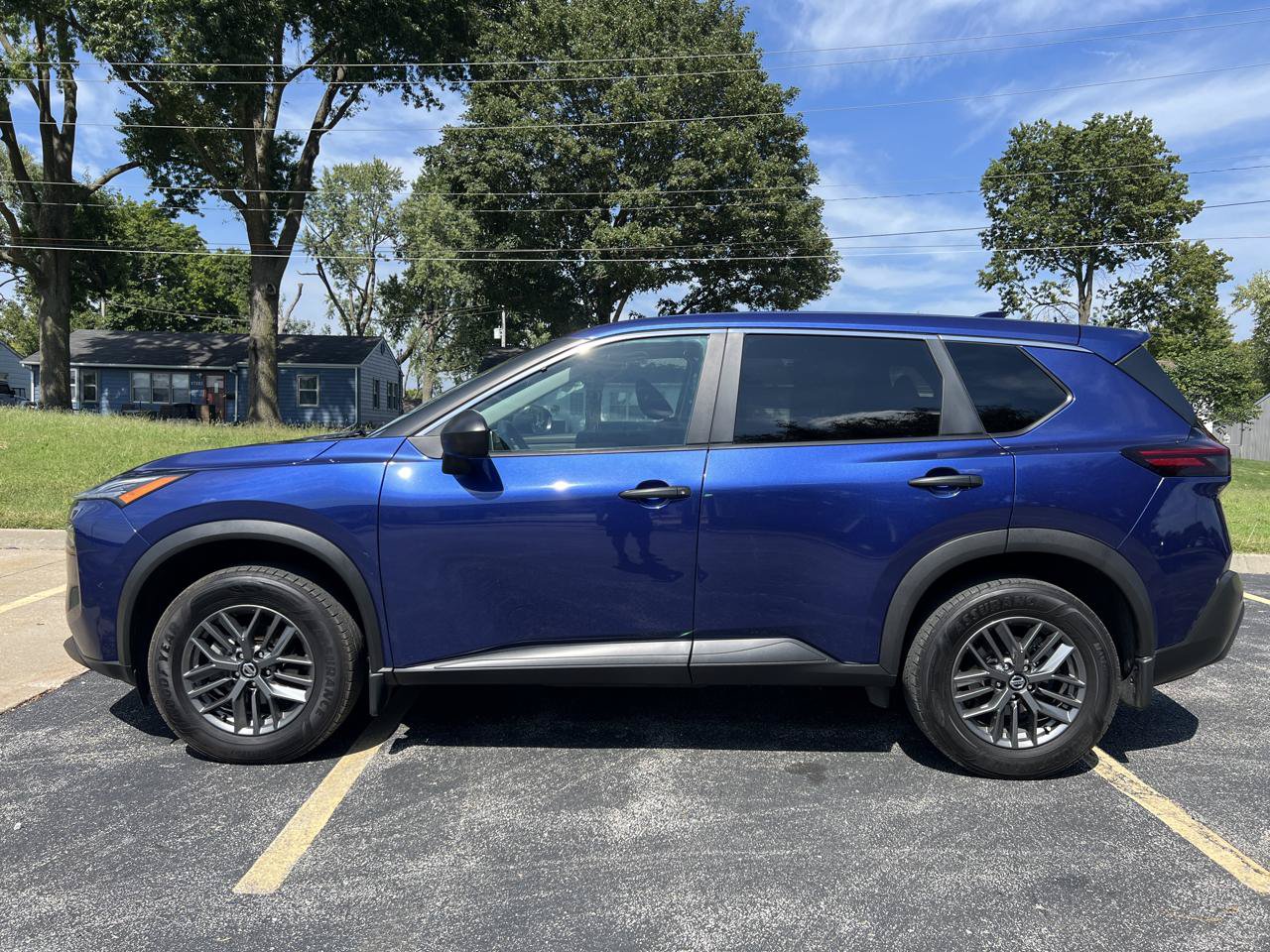 Used 2021 Nissan Rogue S FWD image 2