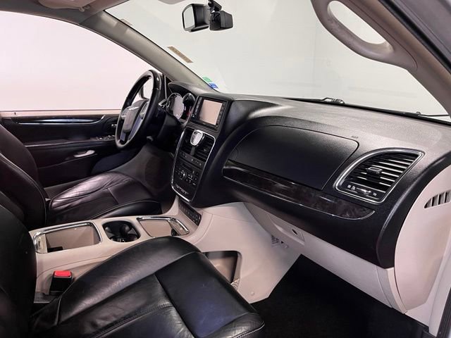 Used 2012 Chrysler Town & Country Limited w/ Luxury Group FWD image 11