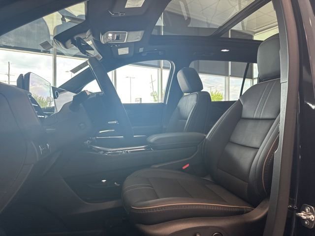 New 2025 Chevrolet Traverse High Country w/ LPO, Floor Liner Package image 31
