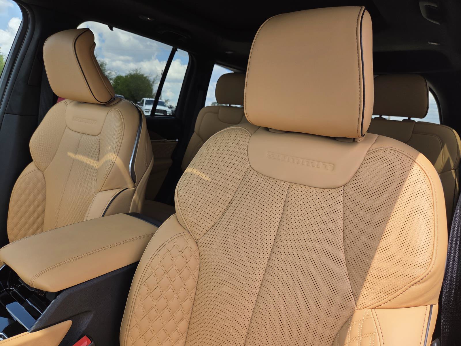 New 2027 Jeep Grand Cherokee Summit AWD/4WD image 22