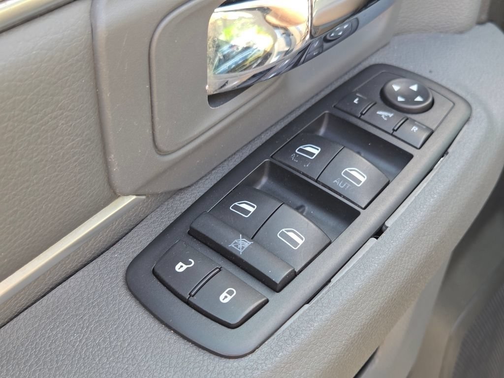 Used 2016 RAM 2500 SLT w/ Luxury Group AWD/4WD image 38