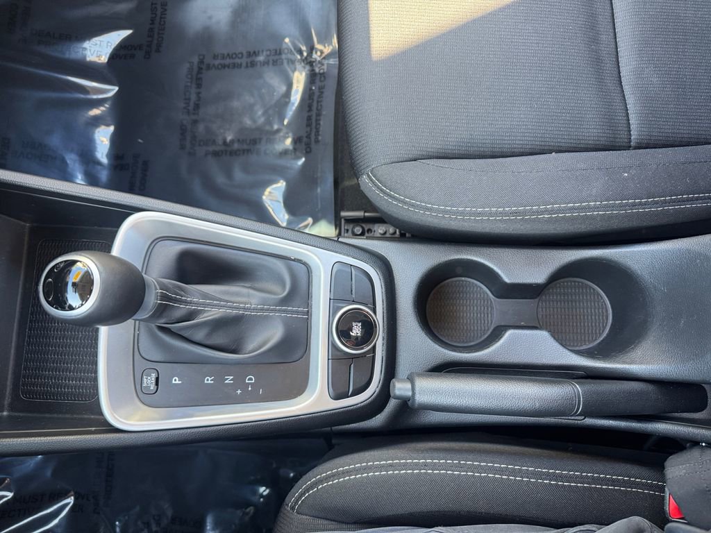 Used 2023 Hyundai Venue SEL image 24