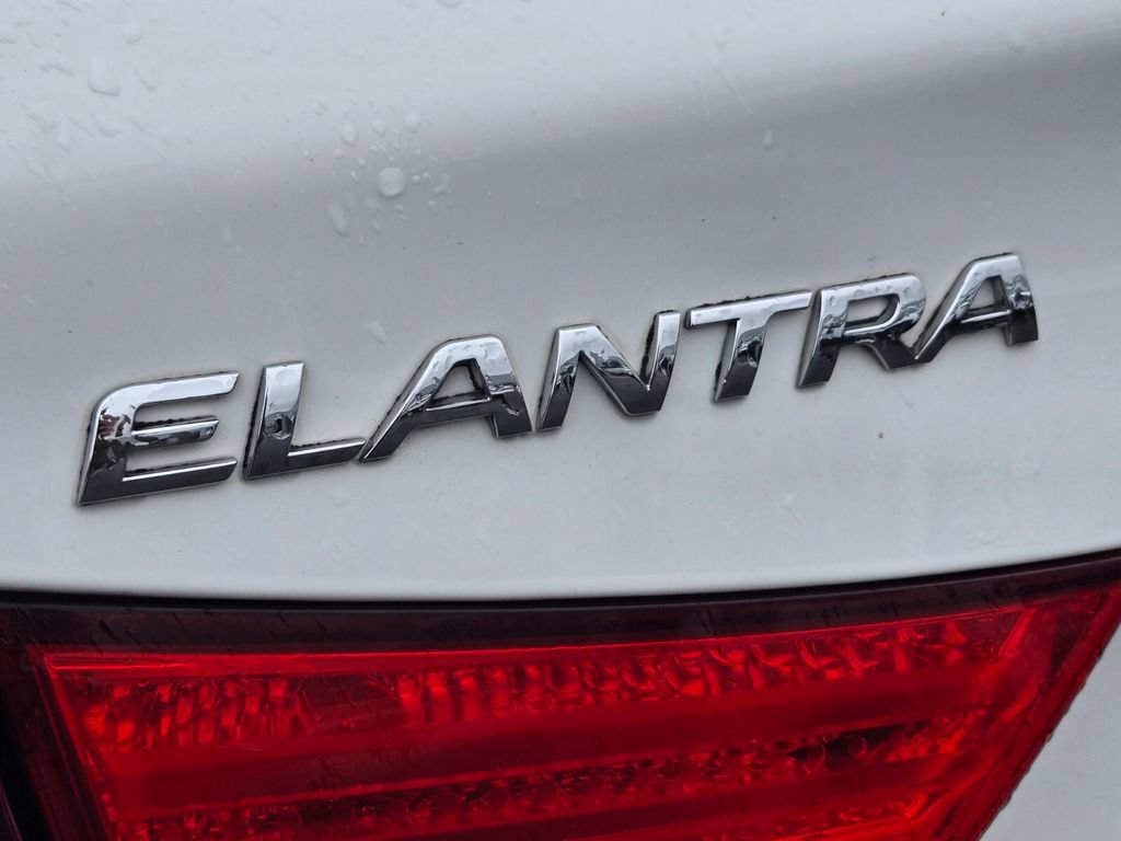 Used 2012 Hyundai Elantra GLS FWD image 14