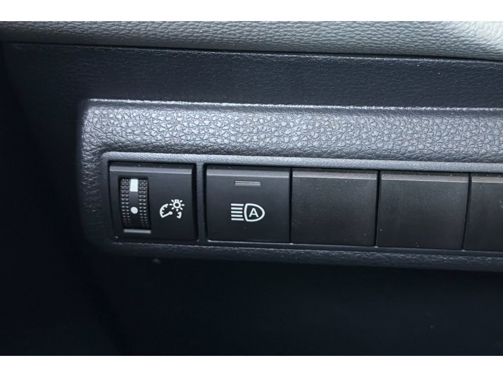 Used 2025 Toyota Corolla LE FWD image 28