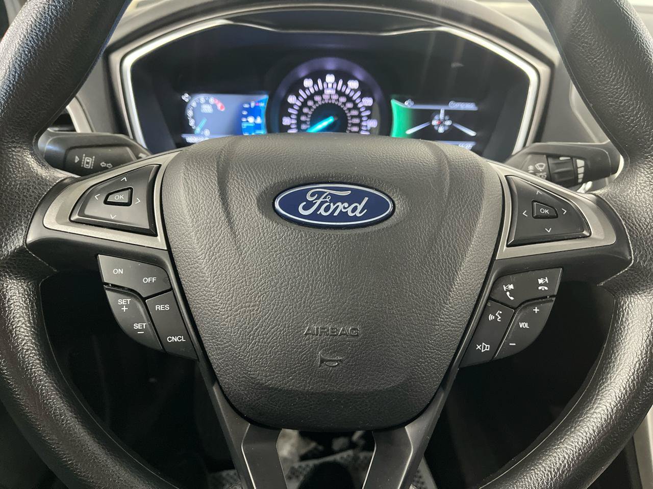 Used 2020 Ford Fusion SE FWD image 8