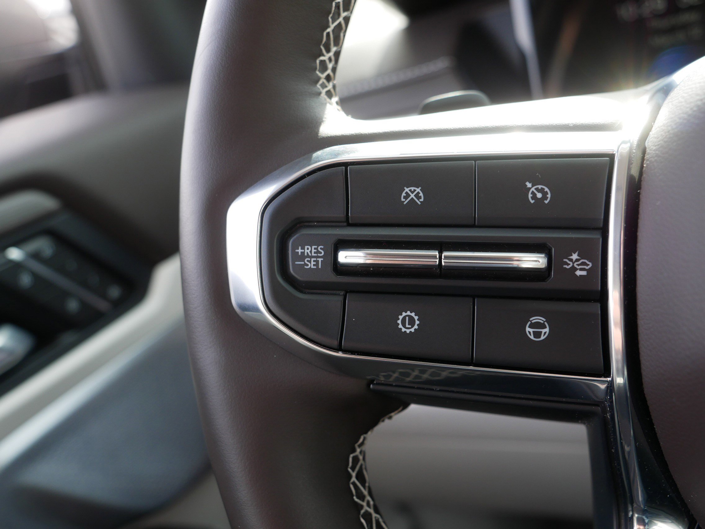 Certified 2025 GMC Acadia Denali w/ Super Cruise Package image 28