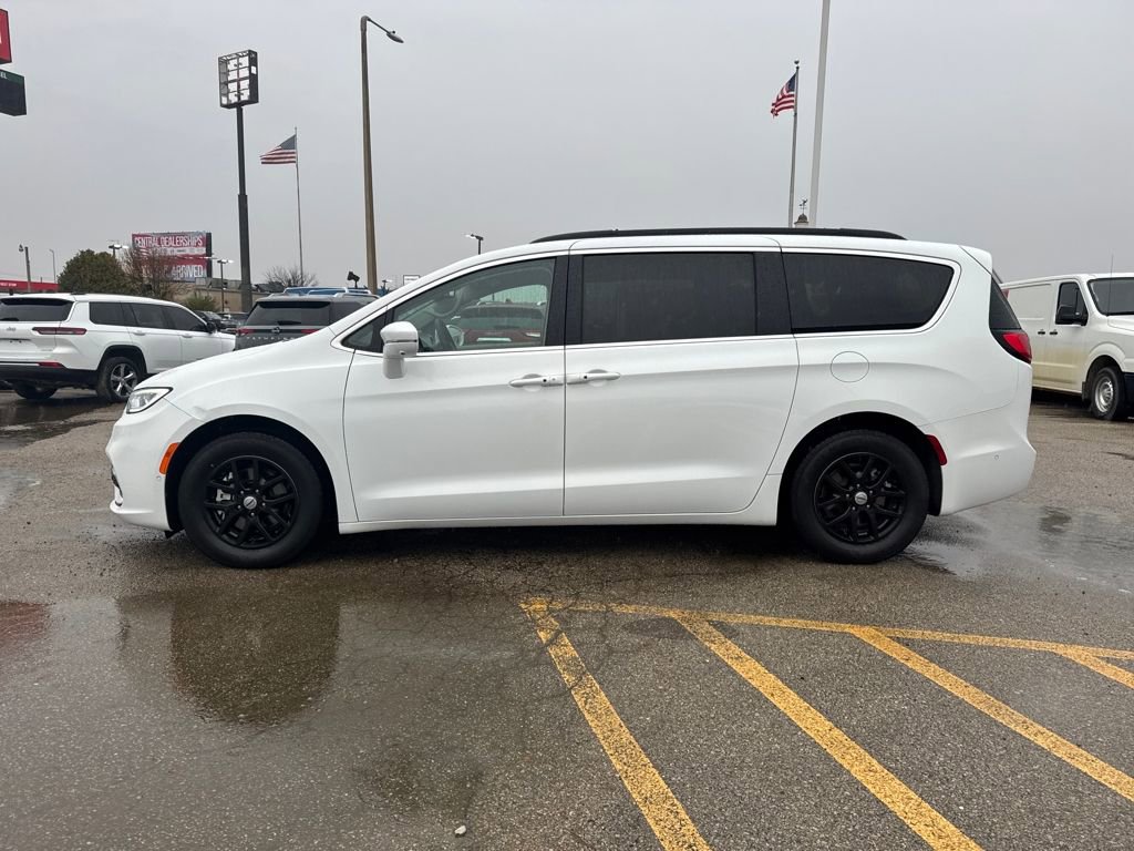 Used 2022 Chrysler Pacifica Touring-L video 2