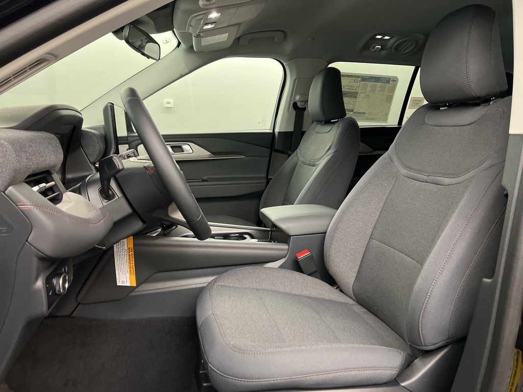 New 2025 Ford Explorer Active image 25