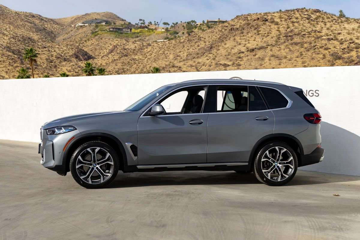 Certified 2024 BMW X5 sDrive40i w/ Premium Package image 3