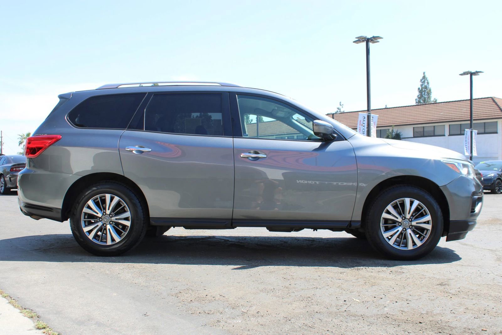 Used 2019 Nissan Pathfinder SL image 42