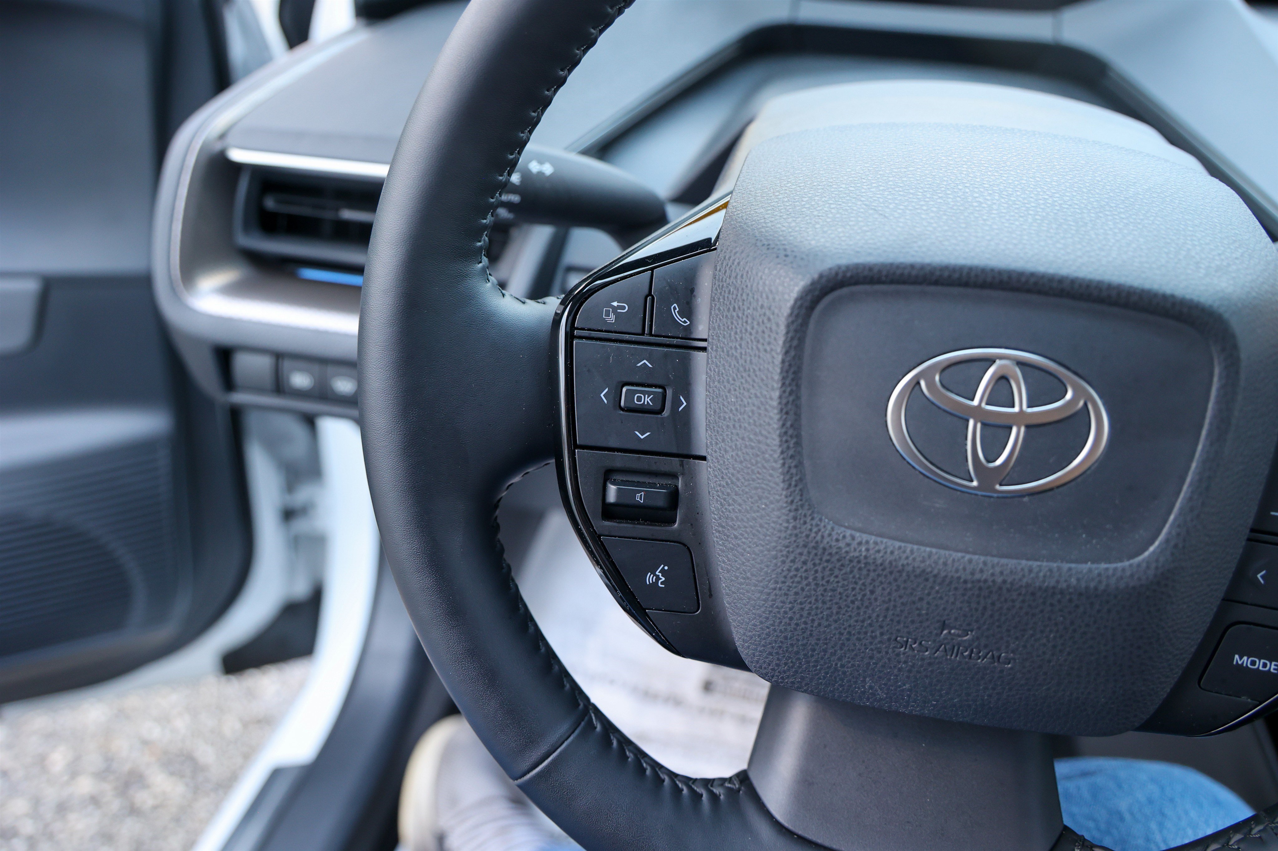 Used 2023 Toyota Prius XLE FWD image 18