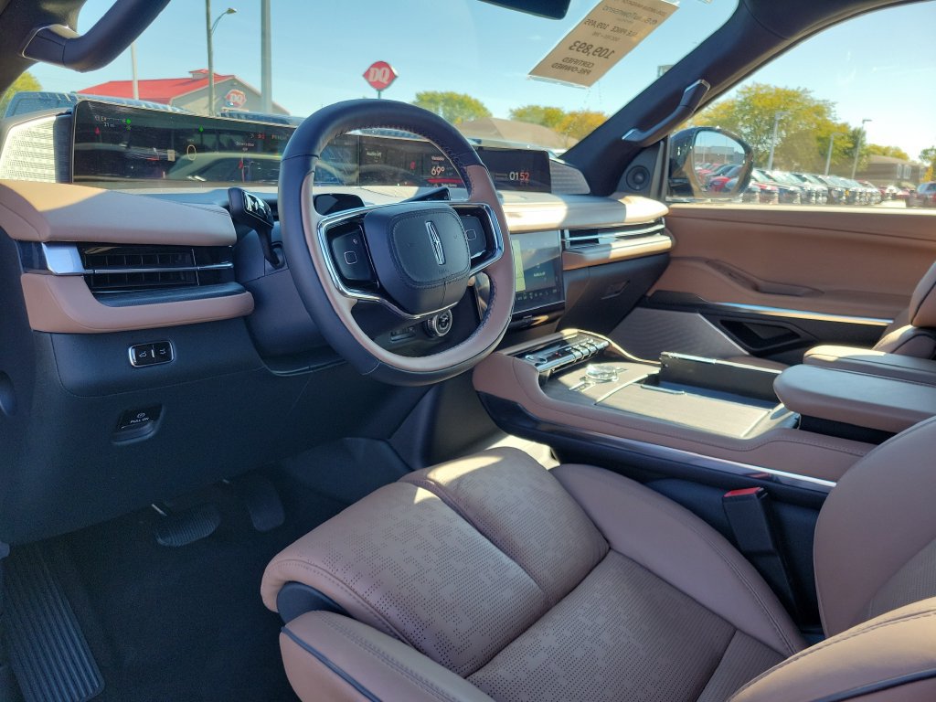 Certified 2026 Lincoln Navigator Black Label AWD/4WD image 22