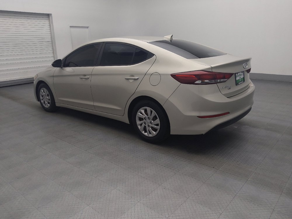 Used 2017 Hyundai Elantra SE image 3