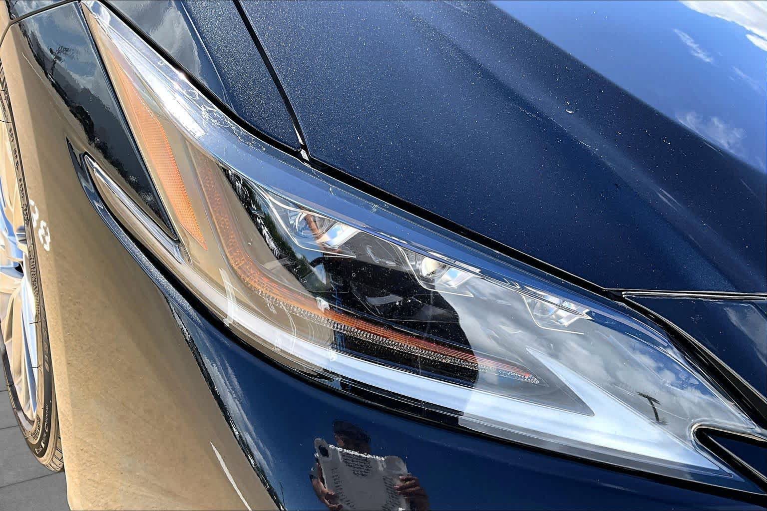 Used 2021 Lexus ES 300h Ultra Luxury w/ Accessory Package 2 FWD image 28