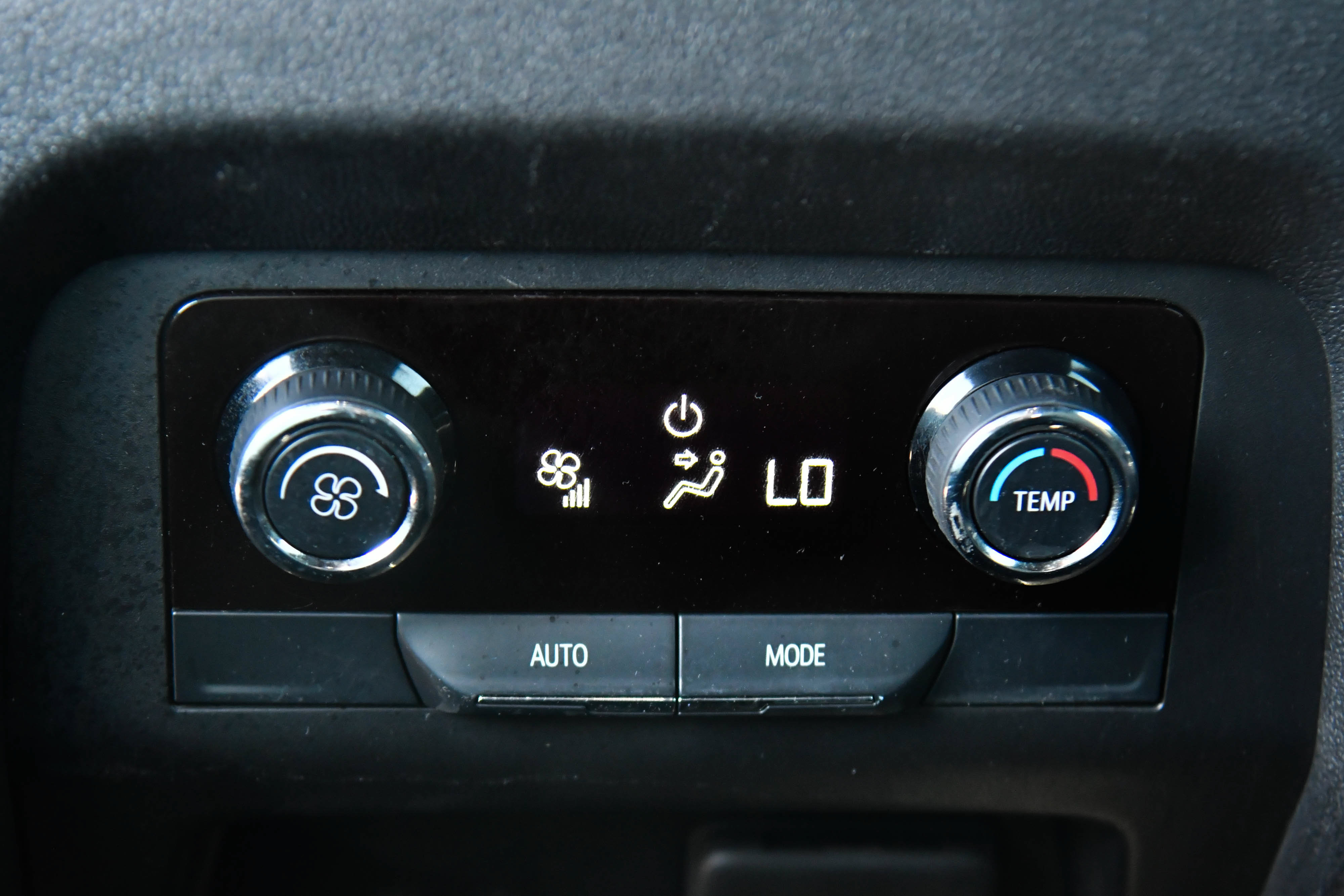 Used 2024 Chevrolet Traverse LT FWD image 47
