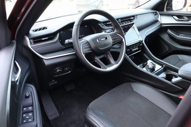 New 2025 Jeep Grand Cherokee Altitude w/ Trailer Tow Package image 11