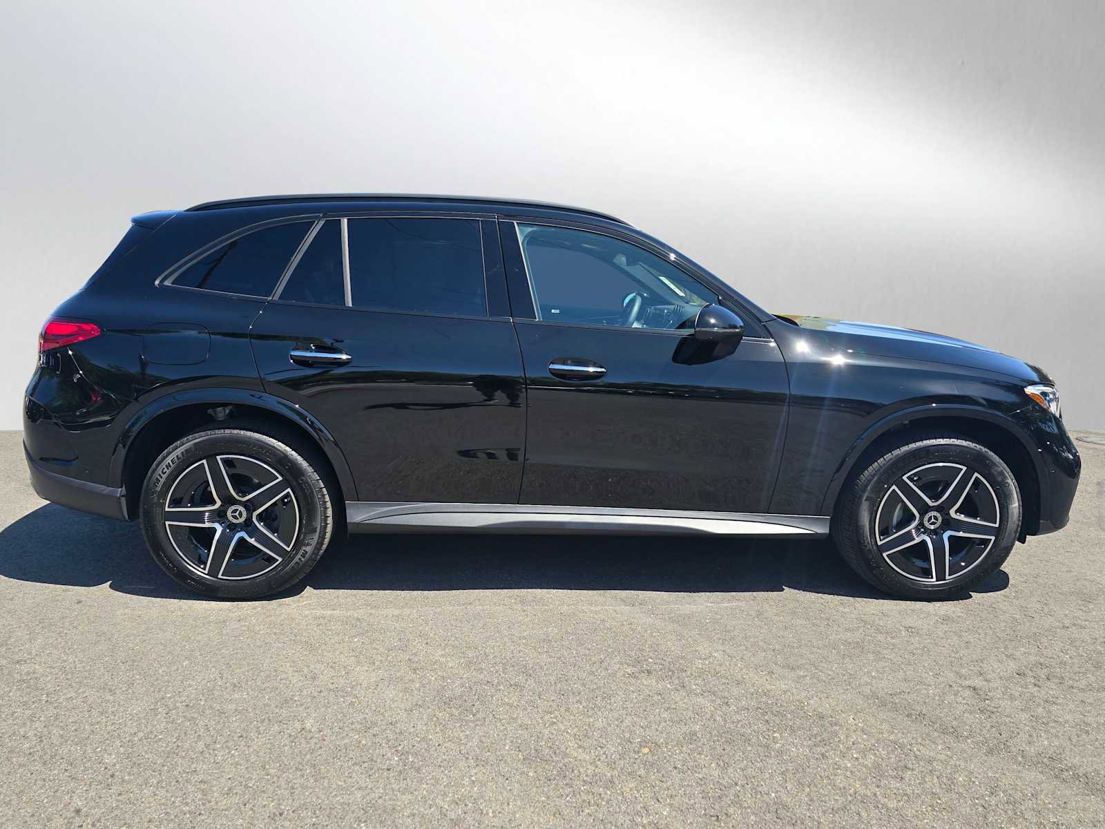 Used 2026 Mercedes-Benz GLC 300 4MATIC image 3